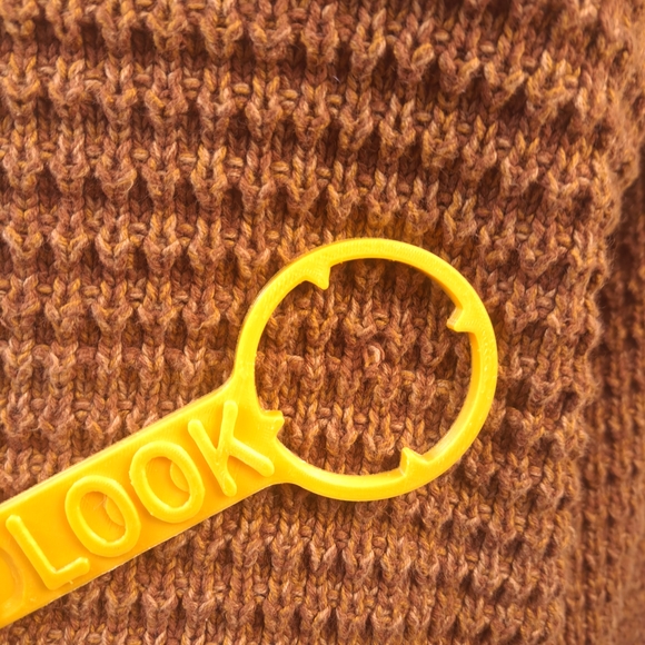 Universal Thread Warm Tan Brown Mock Neck knit Chunky Cropped Sweater Sz Small - Picture 6 of 14